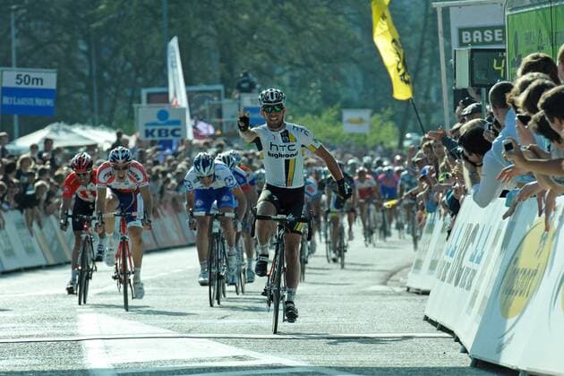 Finish - Finale v.l.n.r. 5. Robbie McEwen ( Australien Team RadioShack ) - 2. Denis Galimzyanov ( RUS Katusha Team ) - 3. Yauheni Hutarovich ( BLR FDJ ) - 1. Mark Cavendish ( GBR Team HTC - HighRoad ) - Event: 99. Grosser Scheldeprijs - Groote Scheldeprijs 2011 - Location: Antwerpen nach Schoten o0 Jubel, Freude Sieg