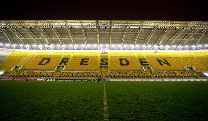 Fußball, Stadiongeschichte SG Dynamo Dresden Leeres Glücksgas Stadion, Heimspielstätte der SG Dynamo Dresden - Fussball, 3. Liga, Saison 2010 2011, Dresden, glücksgas Stadion, 06.04.2011, Totale