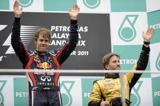 Sieger Sebastian VETTEL (GER), Red Bull Racing, re: Nick HEIDFELD (GER) Lotus Renault GP (3.Platz), Jubel, Freude, Begeisterung, Gestik, winner, Sieger, Brustbild, Siegerehrung. Rennen, Formel 1:GP von Malaysia Sepang Circuit Kuala Lumpur, Saison2011, o0 Siegerehrung