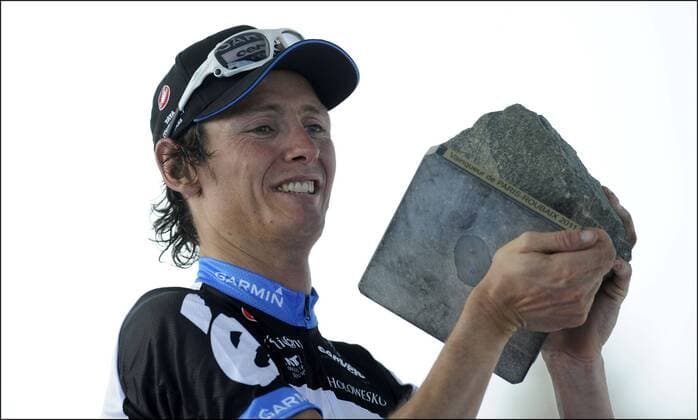 Paris Roubaix - 10.04.2011 - Sieger JOHAN VAN SUMMEREN (BEL) - Garmin Cervelo --- xPhotonewsx  o0 Pokal Pflasterstein Jubel Freude