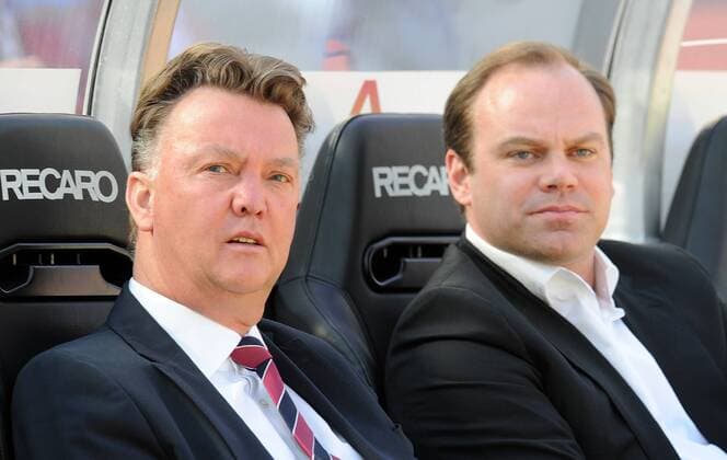 Fussball 1. Bundesliga : 29. Spieltag Saison 2010 2011 1 FC Nürnberg - FC Bayern München 09.04.2011 Trainer Louis van Gaal, Sportdirektor Christian Nerlinger (v. li., FC Bayern München) 