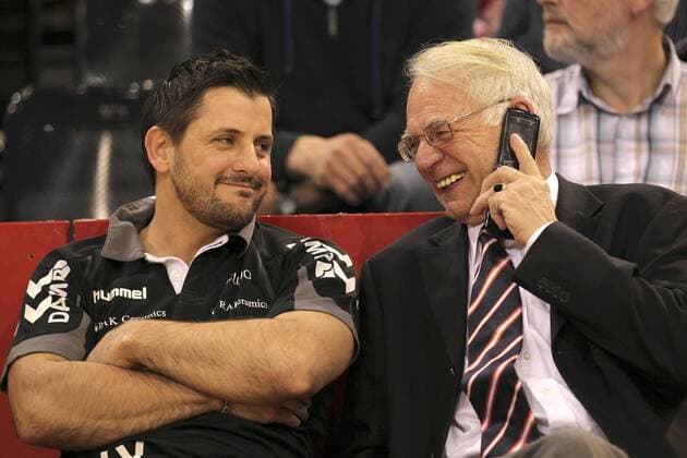 Foto: ..... links Trainer Ljubomir VRANJES, rechts Manfred WERNER, Gesellschafter der SG Flensburg-Handewitt, und ehemaliger Manager des Teams Handball 1. Bundesliga am Mi. 06.04.2011 SG Flensburg Handewitt - HSV Hamburg o0 Funktionär