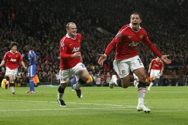 Manchester United (red) - Chelsea FC London (blue), Javier Chicharito Hernandez (R) of Manchester United celebrates his opening goal with Wayne Rooney  o0 Jubel, Freude