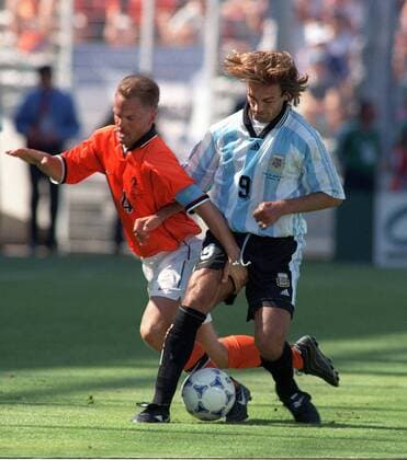 Gabriel Batistuta (Argentina) Frank De Boer (Holland). Argentina v Holland. World Cup Finals 1998. 4 7. 98 