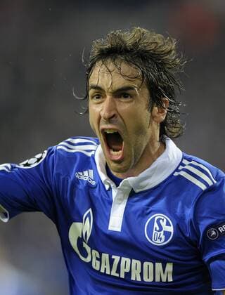 13.04.2011, Fussball Champions-League, Viertelfinale Rückspiel, FC Schalke 04 - Inter Mailand, in der Veltins-Arena auf Schalke in Gelsenkirchen. Raul (Schalke) Torjubel nach dem Treffer zum 1:0.