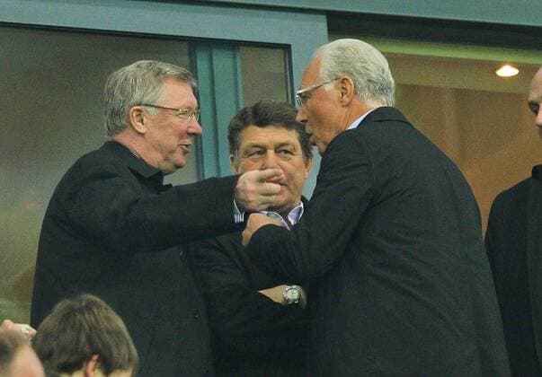 Sir Alex Ferguson (Trainer Manchester United ManU, L) mit Franz BECKENBAUER (Ehrenpräsident FC Bayern München, R) und Otto Rehhagel (GER, mitte) auf der Ehrentribuene Fussball UEFA Champions League, Viertelfinale, Heimspiel, Gelsenkirchen , am 13.04.2011 FC SCHALKE 04 - INTER MAILAND ( - ) Saison1011 , Saison 2010 2011 o0 EC 1