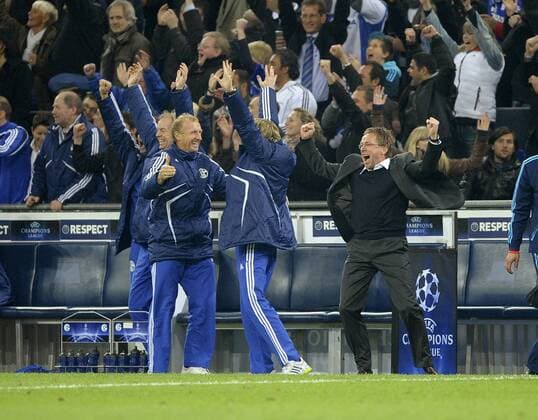 13.04.2011, Fussball Champions-League, Viertelfinale Rückspiel, FC Schalke 04 - Inter Mailand, in der Veltins-Arena auf Schalke in Gelsenkirchen. Trainer Ralf Rangnick (re, Schalke) Torjubel