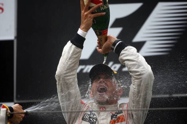 17.04.2011, Lewis Hamilton (GBR), McLaren Mercedes, MP4-26 race winner Chinese Grand Prix, Shanghai, Round 3, 17 Aprile 2011 - o0 Jubel, Freude Sieg, Sieger Siegerehrung Sekt, Sektdusche, Champagner, Champagnerdusche