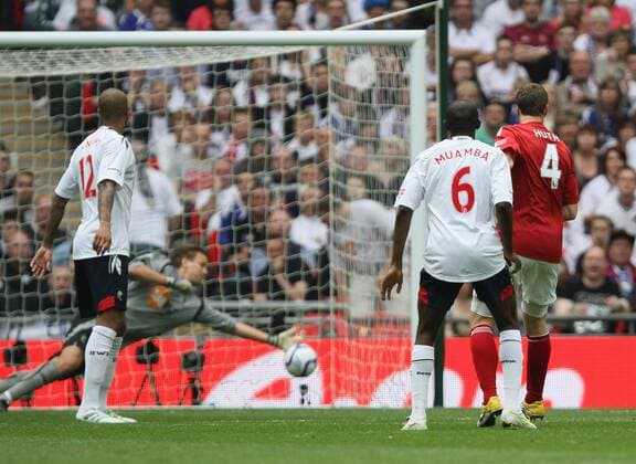 FA Cup Semifinal, Bolton Wanderers (white) - Stoke City (red), Robert Huth scores a goal for Stoke. 2-0 NOxONLINExUSExWITHOUTxENDxUSERxLICENCExFROMxFOOTBALLxDATACOxLTD  o0 Tor, Treffer, Gegentor