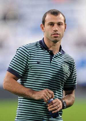 FUSSBALL INTERNATIONAL PRIMERA DIVISION SAISON 2010 2011 16.04.2011 El Clasico 32. Spieltag Real Madrid - FC Barcelona Javier Mascherano (Barca) 