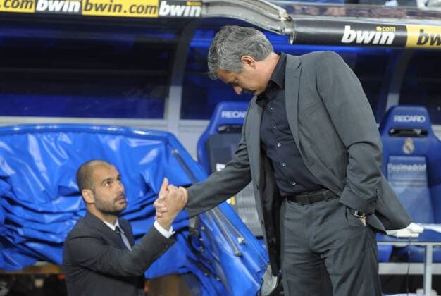 Real CF Madrid (weiß) - FC Barcelona (rot blau - Barca) , Trainer Jose Mourinho (Real, R), Trainer Josep Pep Guardiola (Barca) - 