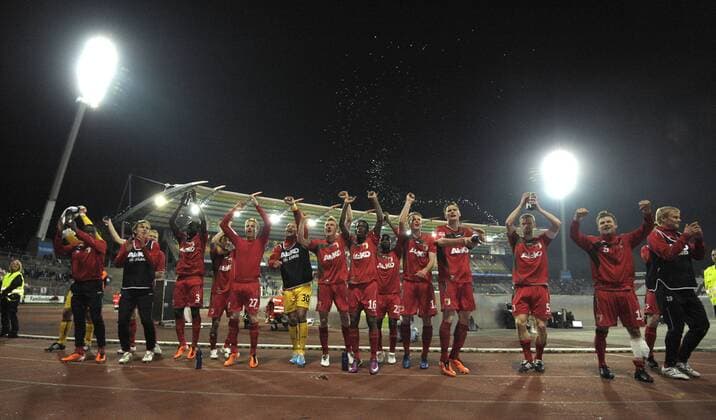 18.04.2011, Fussball 2.Bundesliga 2010 2011, 30.Spieltag, Karlsruher SC - FC Augsburg, im Wildparkstadion. Schlussjubel der Augsburger Spieler.