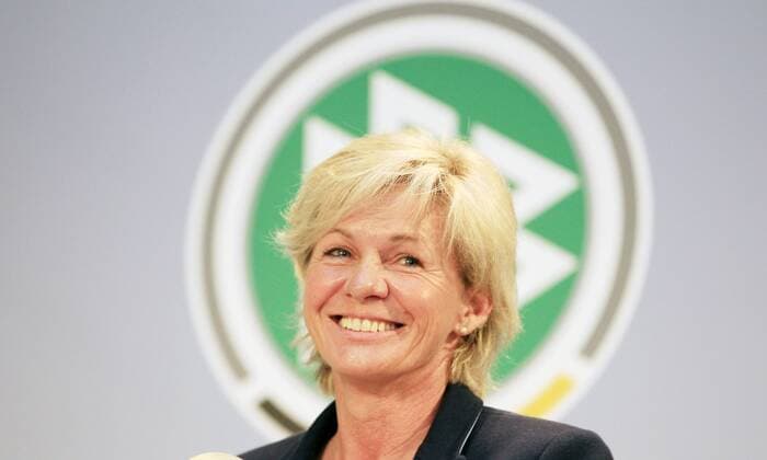 Fussball DFB Frauen NationalMannschaft beim Gemeinsam zum Stern, 19.04.2011,Mercedes Zentrum Köln Deutschland Bundestrainerin Sylvia Neid, Deutschland, o0 Nationaltrainer, Trainer,