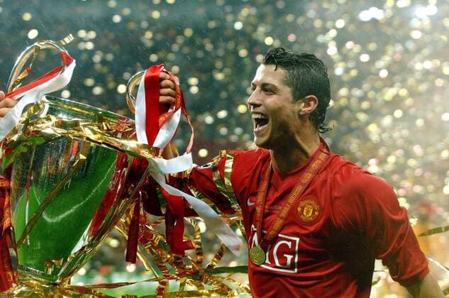 Cristiano Ronaldo (United) parades the trophy. Manchester United v Chelsea Champions League Final 2008 Moscow Luzhniki Stadium 21 5 2008  o0 EC 1, Sieg, Sieger, Jubel, Freude, Pokal, Trophäe, Objekte, Einzelbild, Feier