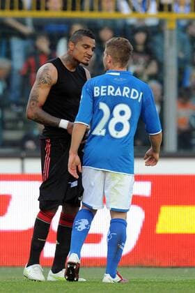 (L-R) Kevin Prince Boateng, Milan - Gaetano Berardi, Brescia - Brescia, 23 04 2011 Stadio Rigamonti, Brescia Calcio (blau) - AC Milan (schwarz) Serie A 2010 2011 NicoloXZangirolami