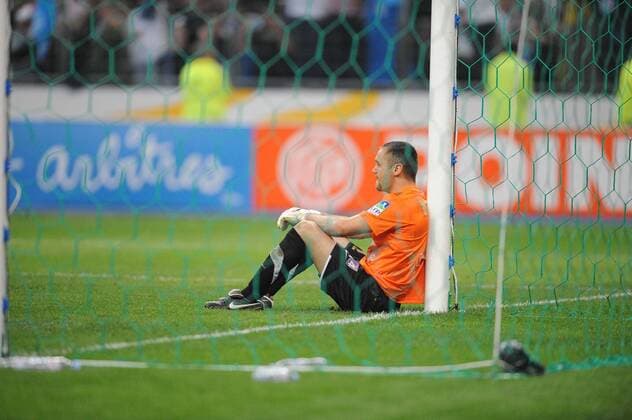 Finale des Coupe de la Ligue - Olympique Marseille (weiß) vs. Montpellier HSC (blau) --- Laurent Pionnier (Montpellier)  NLeGouicFEP o0 Enttäuschung