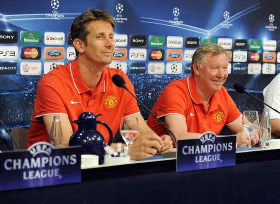 25-04-2011, Fussball, Saison 2010-2011, UEFA Champions League, Halbfinale, Pressekonferenz von Manchester United mit Manager und Trainer Sir Alex Ferguson im Medienzentrum in der Veltins Arena, Cheftrainer Sir Alex Ferguson (Manchester United), re., und Torhüter Edwin van der Sar