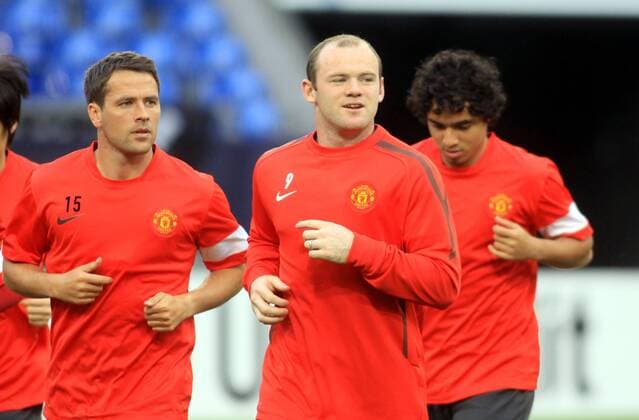 MICHAEL OWEN (L), WAYNE ROONEY (Mitte, MANCHESTER UNITED), CHAMPIONS LEAGUE SEMI-FINAL 25.04.2011, GELSENKIRCHEN TRAINING OF MANCHESTER UNITED (ManU) -  110425HER012
