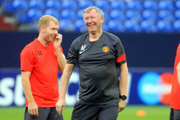 Trainer Sir ALEX FERGUSON (re.) und PAUL SCHOLES (beide MANCHESTER UNITED), CHAMPIONS LEAGUE SEMI-FINAL 25.04.2011, GELSENKIRCHEN TRAINING OF MANCHESTER UNITED (ManU) -  110425HER016