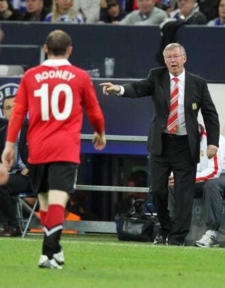 Wayne ROONEY (Manu 10) und Sir Alex Ferguson (Cheftrainer Manu) gestikuliert und gibt Anweisungen, Aktion, Fussball UEFA Champions League, Halbfinale , Heimspiel, Gelsenkirchen , Deutschland am 26.04.2011 FC SCHALKE 04 - MANCHESTER UNITED ( - ) Saison1011 , Saison 2010 2011