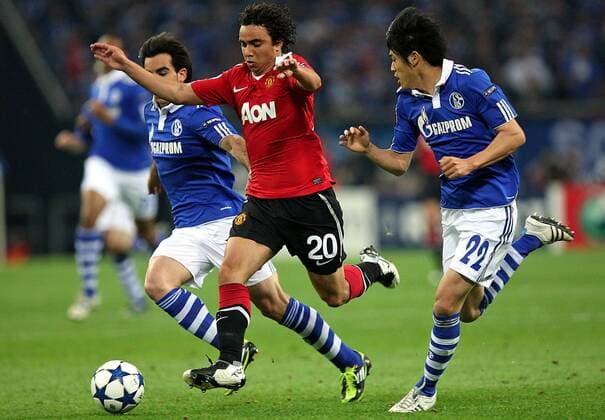 26.04.2011, Fussball Champions-League, Halbfinale, FC Schalke 04 - Manchester United, in der Veltins-Arena auf Schalke in Gelsenkirchen. v.l. Jose Manuel Jurado (Schalke) , Fabio (Manchester United) , Atsuto Uchida (Schalke)
