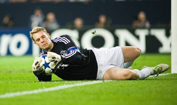 Torwart Manuel NEUER (GE), Aktion, Parade, Fussball Champions League Halbfinale Hinspiel, FC Schalke 04 (GER) - Manchester United (ENG), am 26.04.2011 in Gelsenkirchen Deutschland