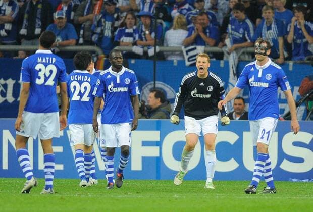 Manuel Neuer of FC Schalke 04 goes ballistic at his defenders - - Champions League SemiFinal 1st leg - FC Schalke 04 (blue) vs Manchester United (ManU) - EDITORIAL USE ONLY. No use with unauthorised audio, video, data, fixture lists, club league logos or live services. Online in-match use limited to 120 images, no video emulation. No use in betting, games or single club league player publications.