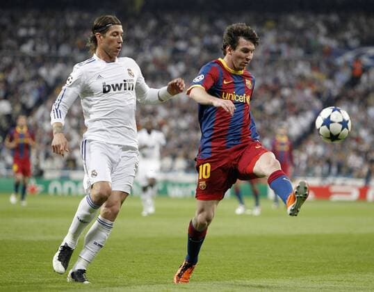 Real Madrid s Sergio Ramos against FC Barcelona s Lionel Messi during Champions League match in Madrid. April 27, 2011.  (201104277087) o0 Barca
