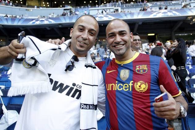 Real Madrid s and FC Barcelona s fans at Santiago Bernabeu Stadium before Champions League match in Madrid. April 27, 2011.  (201104277059) o0 Barca Fan, Fußballfan, Publikum
