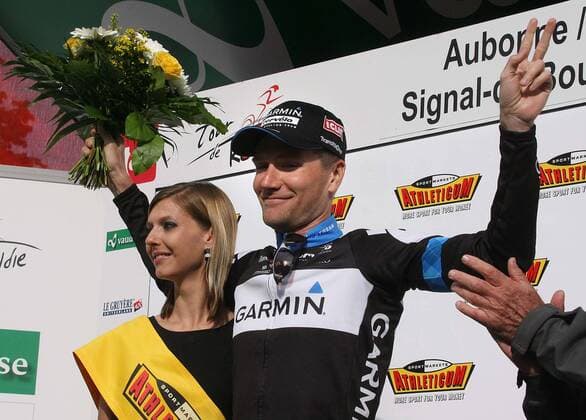 Schweiz, Signal-de-Bougy 30.04.2011: Radsport 65. Tour de Romandie 4. Etappe EZF Aubonne - Signal-deBougy, David ZABRISKIE (USA) TEAM GARMIN CERVELO - Sieger EZF 4. Etappe, Siegerehrung o0 Etappensieger Siegerehrung Hostess girl Frau Freude
