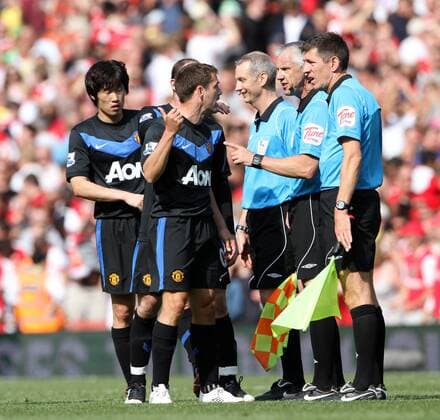 Manchester Uniteds Michael Owen argues with referee Chris Foy at the final whistle Barclays Premier League Arsenal FC (red) v Manchester United (black) 1st May, 2011 EDITORIAL USE ONLY. No use with unauthorised audio, video, data, fixture lists, club league logos or live services. Online in-match use limited to 120 images, no video emulation. No use in betting, games or single club league player publications. o0 Manu