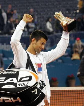 01.05.2011 Belgrade(Serbia) Serbia Open ATP Tennis Herren world tour men s tennis single final Novak Djokovic Serbia celebrate victory with trophy :  o0 sieg Jubel, Pokal Trophäe Objekte, Objekte