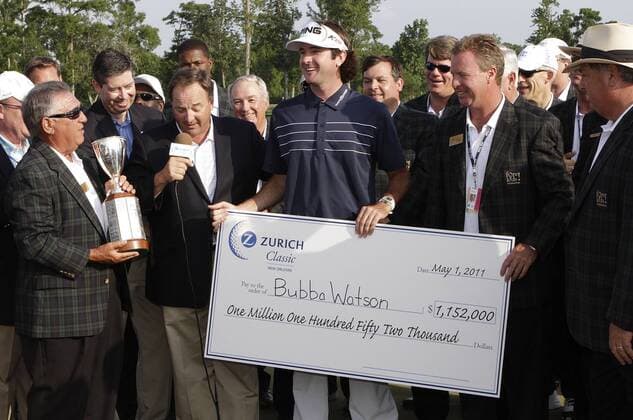 May 01, 2011: Bubba Watson (USA) accepts a check after winning the Zurich Classic at TPC Louisiana in Avondale, LA. PGA Golf Herren 2011: Zurich Classic MAY 01 - ZUMAc04 o0 Scheck, Preisgeld Siegprämie, Objekte