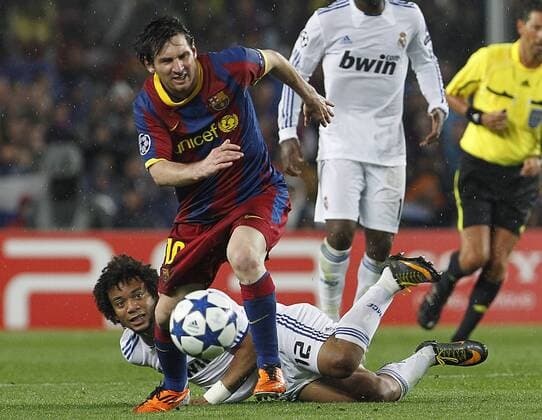 FC Barcelona s Lionel Messi (f) and Real Madrid s Marcelo Vieira, FC Barcelona - Real CF Madrid ---  (24143341)