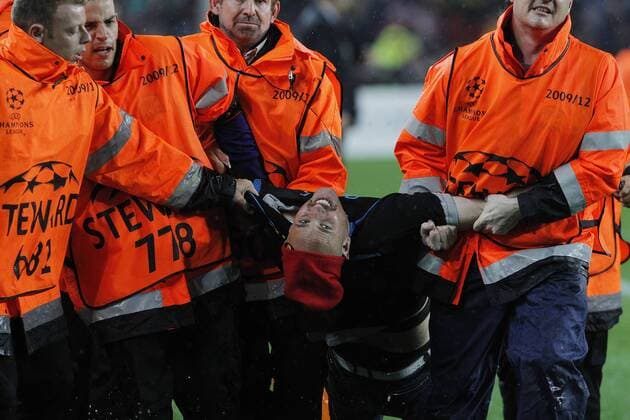 Jimmy Jump (Jaume Marquet Cot, ESP) in the curt, FC Barcelona - Real CF Madrid ---  (24143369) o0 Flitzer Security, Sicherheit, Sicherheitsdienst, Sicherheitskräfte, Ordnungskräfte, Ordner