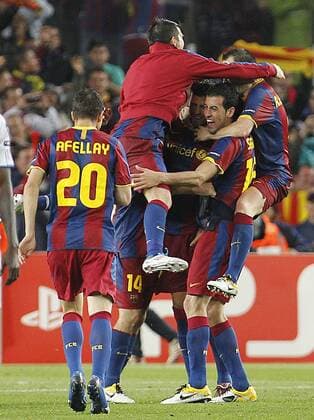 L-R: FC Barcelona s Ibrahim Afellay, David Villa, Javier Mascherano, Gerard Pique, Sergio Busquets and Andres Iniesta celebrates the victory in the UEFA Champions League Semifinal match.May 3,2011.  (24143375) o0 Fan, Jubel, Freude