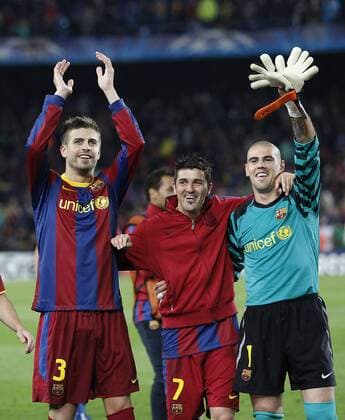 R-L: FC Barcelona s Victor Valdes, David Villa and Gerard Pique celebrate the victory in the UEFA Champions League Semifinal match.May 3,2011.  (24143383) o0 Jubel, Freude Barca