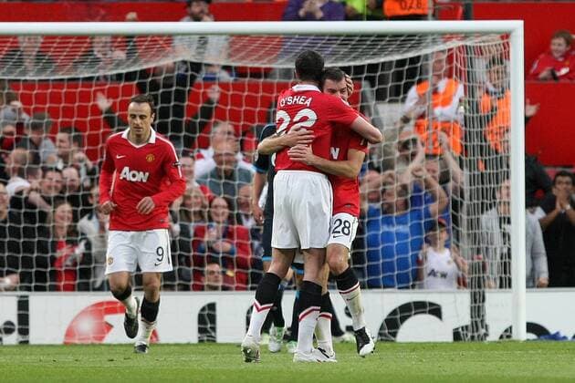 Champions League SemiFinal 2nd Leg - Manchester United (ManU) - FC Schalke 04 - Darron Gibson of Manchester United (R) celebrates scoring his sides 2nd goal at Old Trafford 