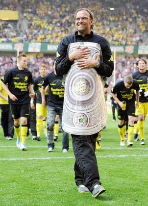 1. Bundesliga Saison 2010 2011 - Borussia Dortmund (BVB) feiert die Deutsche Meisterschaft 2011 - Trainer Juergen Klopp (BVB) mit Meisterschale DeFodi018