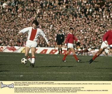 Johan Cruyff of Ajax of Amsterdam (L) in action 1971 1972 xVIxMirrorpixxIVx 247837