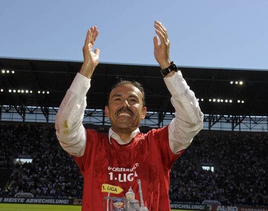 FC Augsburg - Aufstiegsjubel der Augsburger: Trainer Jos Luhukay (Augsburg). o0 Jubel, Freude