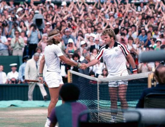 Roscoe Tanner (USA) congratulates Björn Borg at the net after winning the match. 1979 Mens Final. Björn Borg v Roscoe Tanner.Wimbledon All England Tennis Championships. Centre Court.  o0 Sieger Sieg Finale