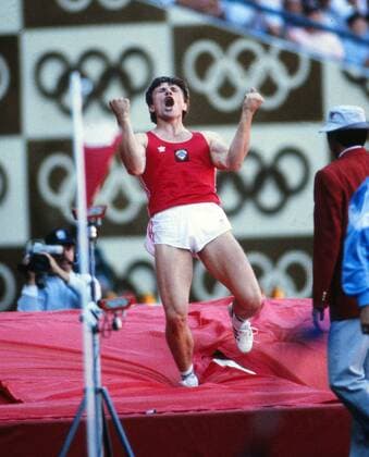 Athletics - Pole Vault Sergey Bubka (Russia) celebrates his clearance in the Pole vault Seoul Olympics 1988 28 09 1988  o0 Leichtathletik o0 Stabhochsprung
