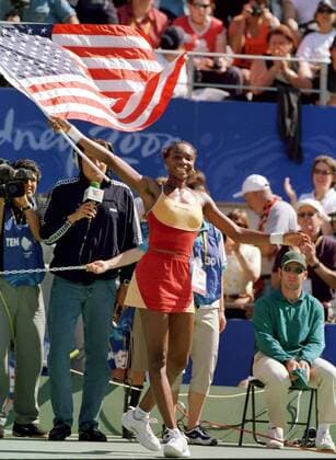 Venus Williams celebrates winning the Womens Singles tennis final. Sydney Olympics, 27 09 2000.  o0 Olympiasieg Sieg