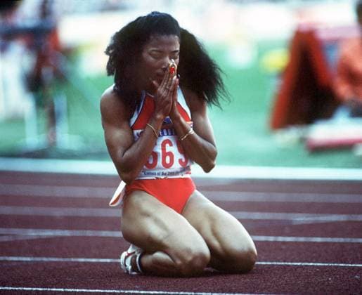 FLORENCE GRIFFITH JOYNER (USA) AFTER WINNING 100M FINAL 25 09 1988. 1988 SEOUL OLYMPICS  o0 Olympiasieg Sieg o0 Leichtathletik