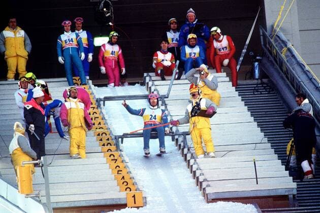 Eddie (The Eagle) Edwards (GBR) prerpares to Jump as other Competitors look on. Ski Jumping. Winter Olympics 1988. Calgary.  o0 Ski Skisport Nordisch Skispringen