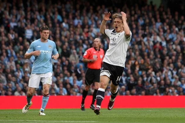 Football - Premier League - Manchester City (blue) vs. Tottenham Hotspur (white): Tottenham s Luka Modric rues a missed opportunity at the City of Manchester Stadium 