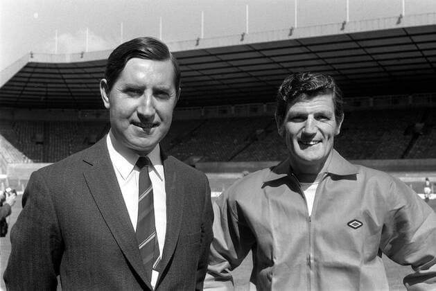 Frank O Farrell (Manchester United ManU Manager) with his assistant, Malcolm Flinty Musgrove. Photocall 1971 72. 