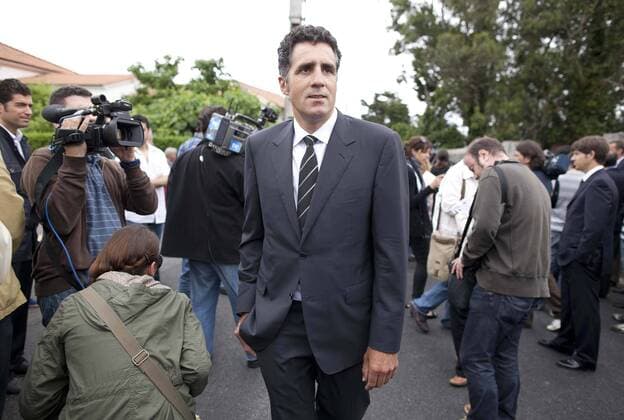 Miguel Indurain (ESP) --- Severiano - Seve - Ballesteros s funeral at the small church of San Pedro in his hometown of Pedrena in northern Spain on Wednesday.  o0 Rad Radsport o0 Tod Severiano ESP