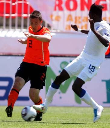 12.05.2011 Novi Sad, Netharlands U17 - England U17 European men s Under 17 (U 17) football championship semi final; Daan Disveld (L) Netherlands and Blair Turgott (R) England : 